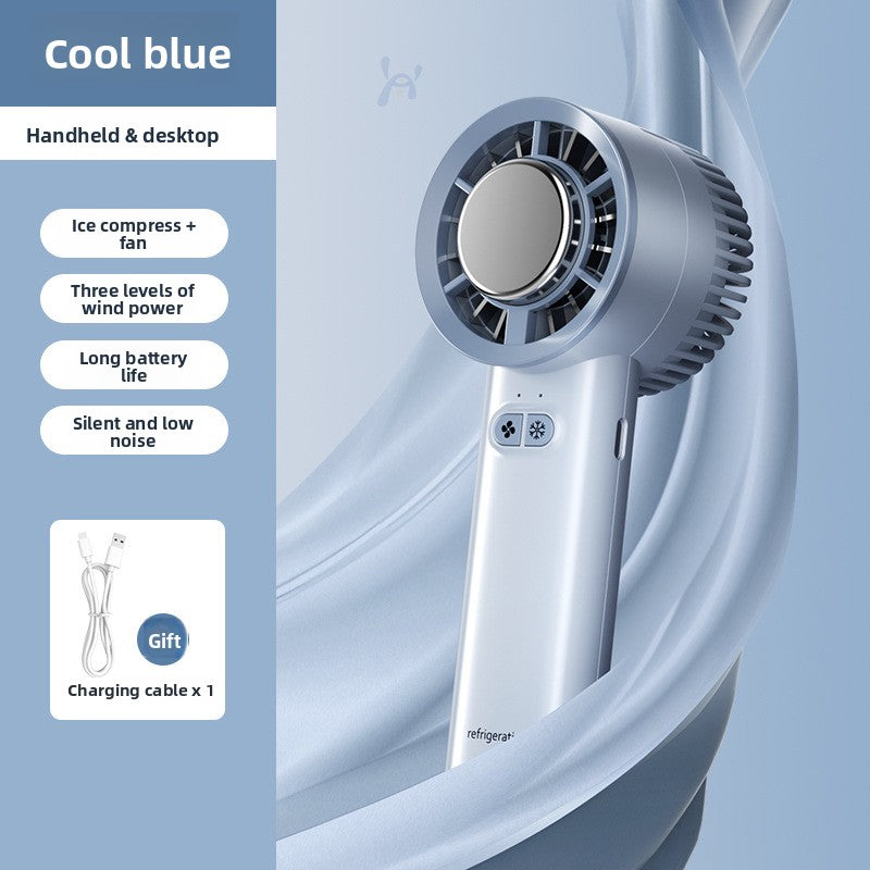Profitez d’une fraîcheur instantanée où que vous soyez ! Ce mini ventilateur portable allie puissance et légèreté pour un vent fort et constant. Idéal pour vos sorties, voyages ou journées chaudes, il tient parfaitement en main et vous accompagne partout.