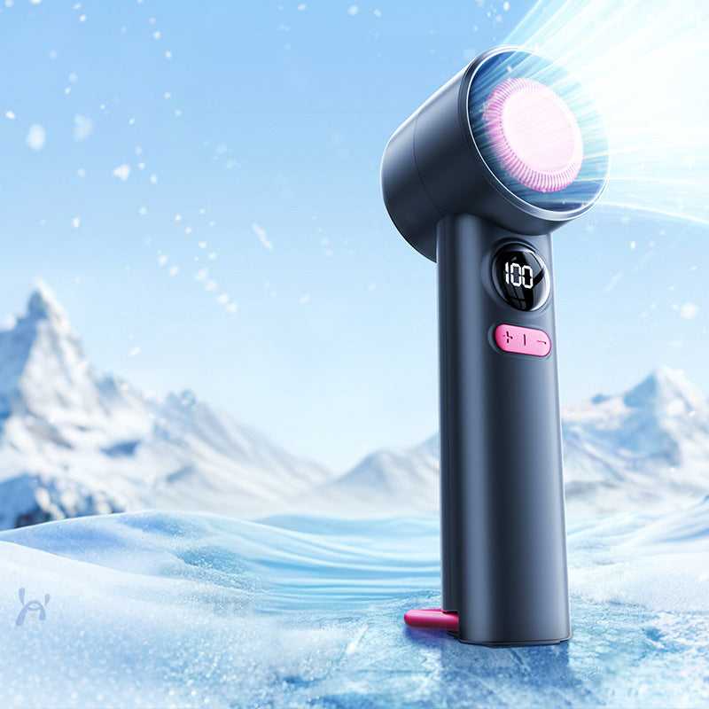 Profitez d’une fraîcheur instantanée où que vous soyez ! Ce mini ventilateur portable allie puissance et légèreté pour un vent fort et constant. Idéal pour vos sorties, voyages ou journées chaudes, il tient parfaitement en main et vous accompagne partout.