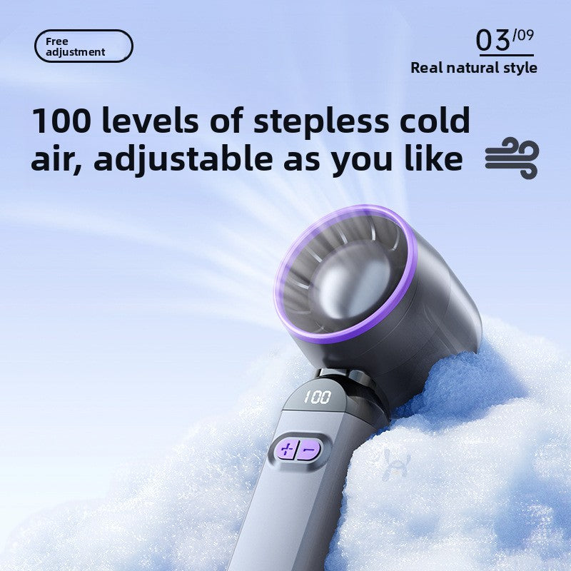 Profitez d’une fraîcheur instantanée où que vous soyez ! Ce mini ventilateur portable allie puissance et légèreté pour un vent fort et constant. Idéal pour vos sorties, voyages ou journées chaudes, il tient parfaitement en main et vous accompagne partout.