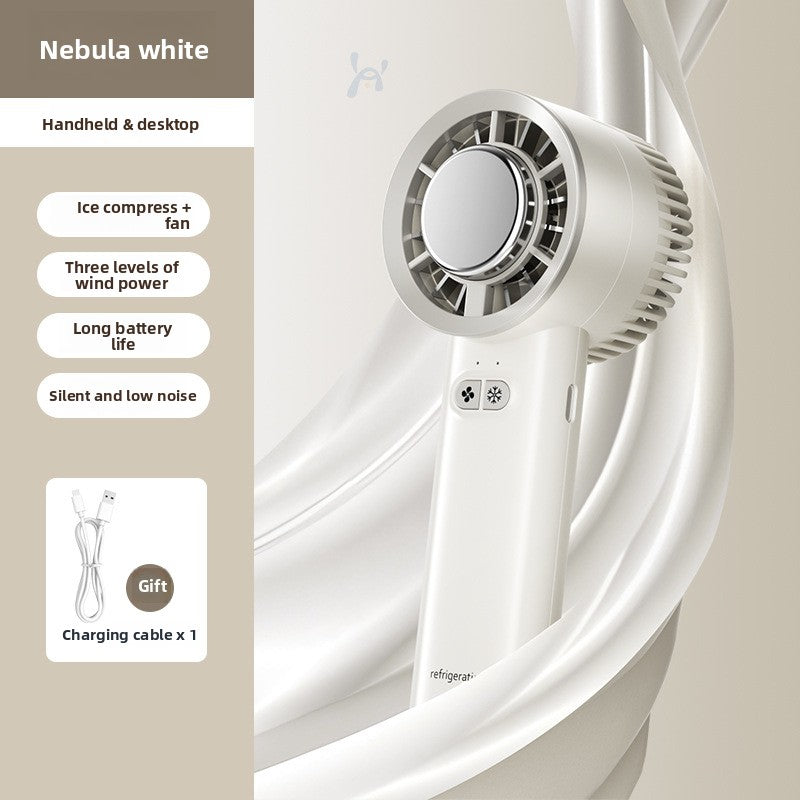 Profitez d’une fraîcheur instantanée où que vous soyez ! Ce mini ventilateur portable allie puissance et légèreté pour un vent fort et constant. Idéal pour vos sorties, voyages ou journées chaudes, il tient parfaitement en main et vous accompagne partout.